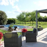 La Vigneraie De Laura Oda ve Kahvaltı Sainte-Colombe (Gironde)