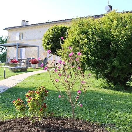 La Vigneraie De Laura Sainte-Colombe (Gironde)